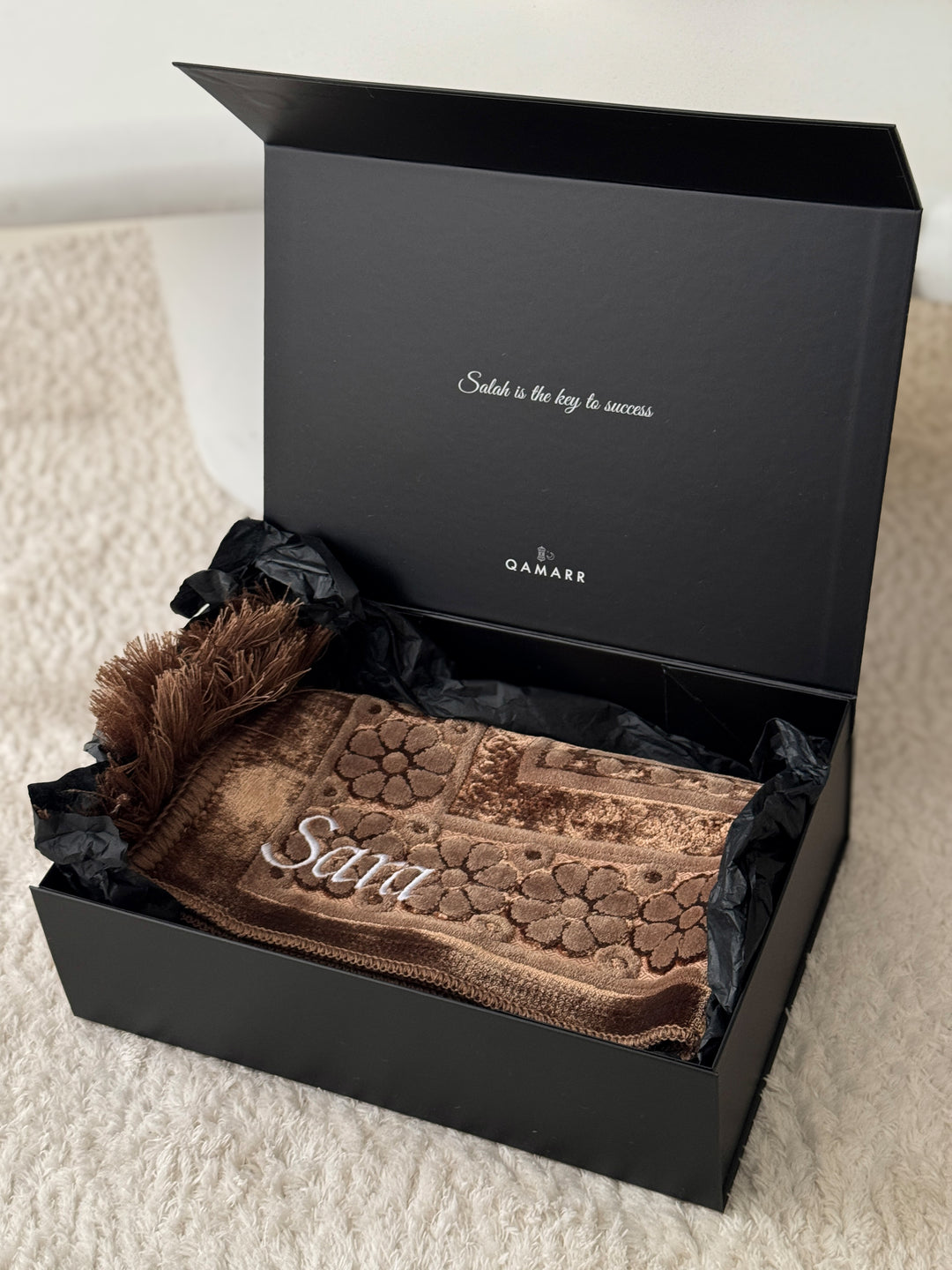 QAMARR ® Majestic Personalized Prayer mat Giftbox - Medjool Brown - Ramadan edition